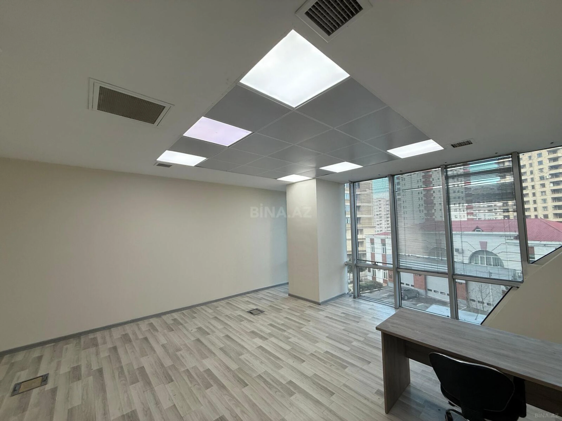 Kirayə verilir 4 otaqlı ofis 115 m²