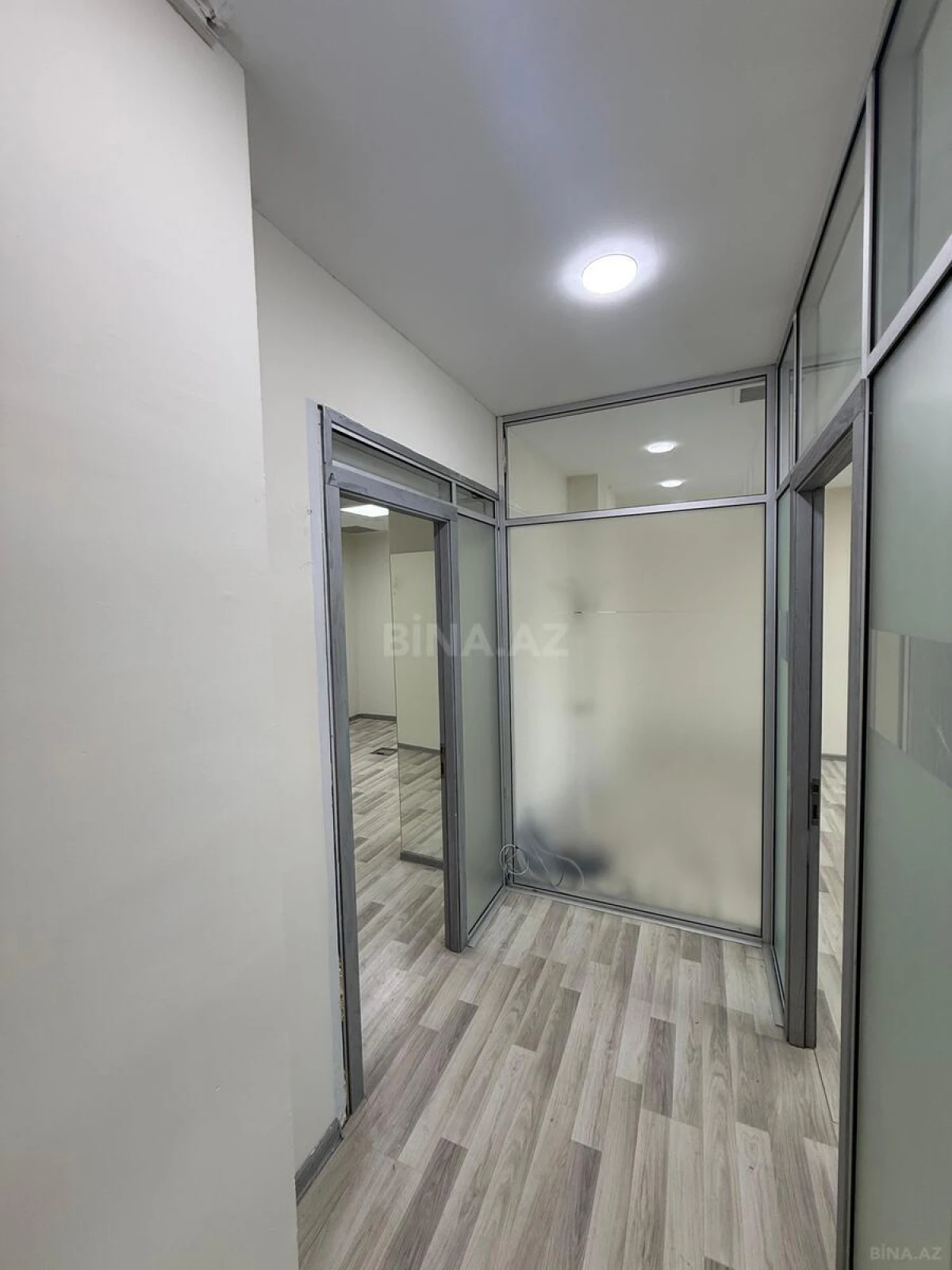 Kirayə verilir 4 otaqlı ofis 115 m²