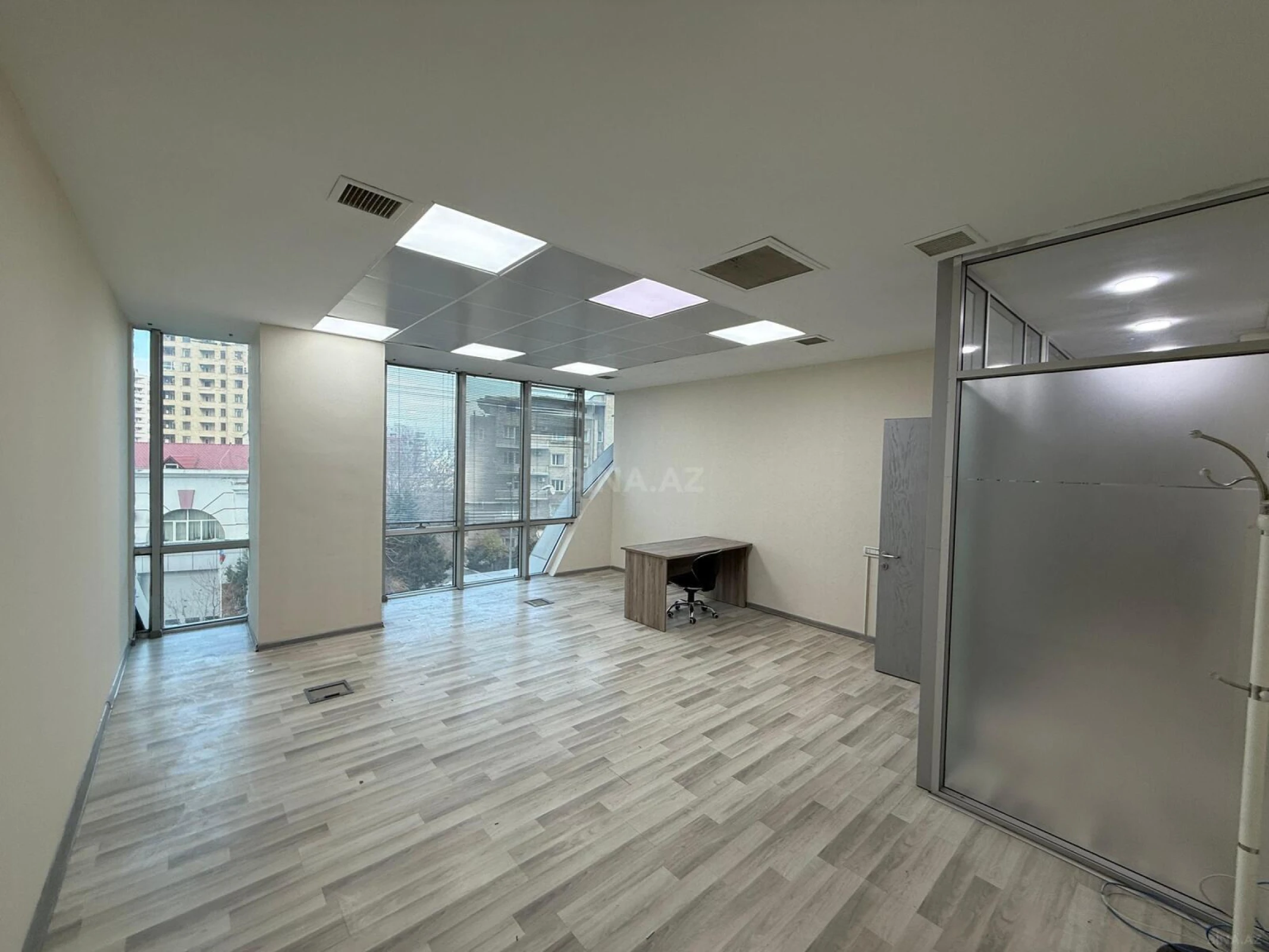 Kirayə verilir 4 otaqlı ofis 115 m²
