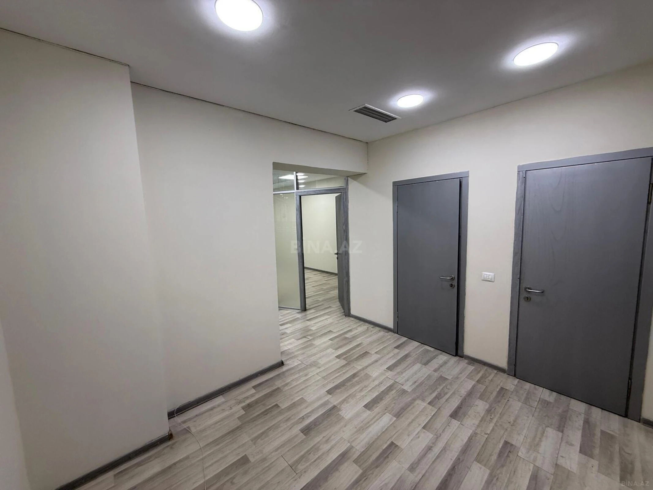 Kirayə verilir 4 otaqlı ofis 115 m²