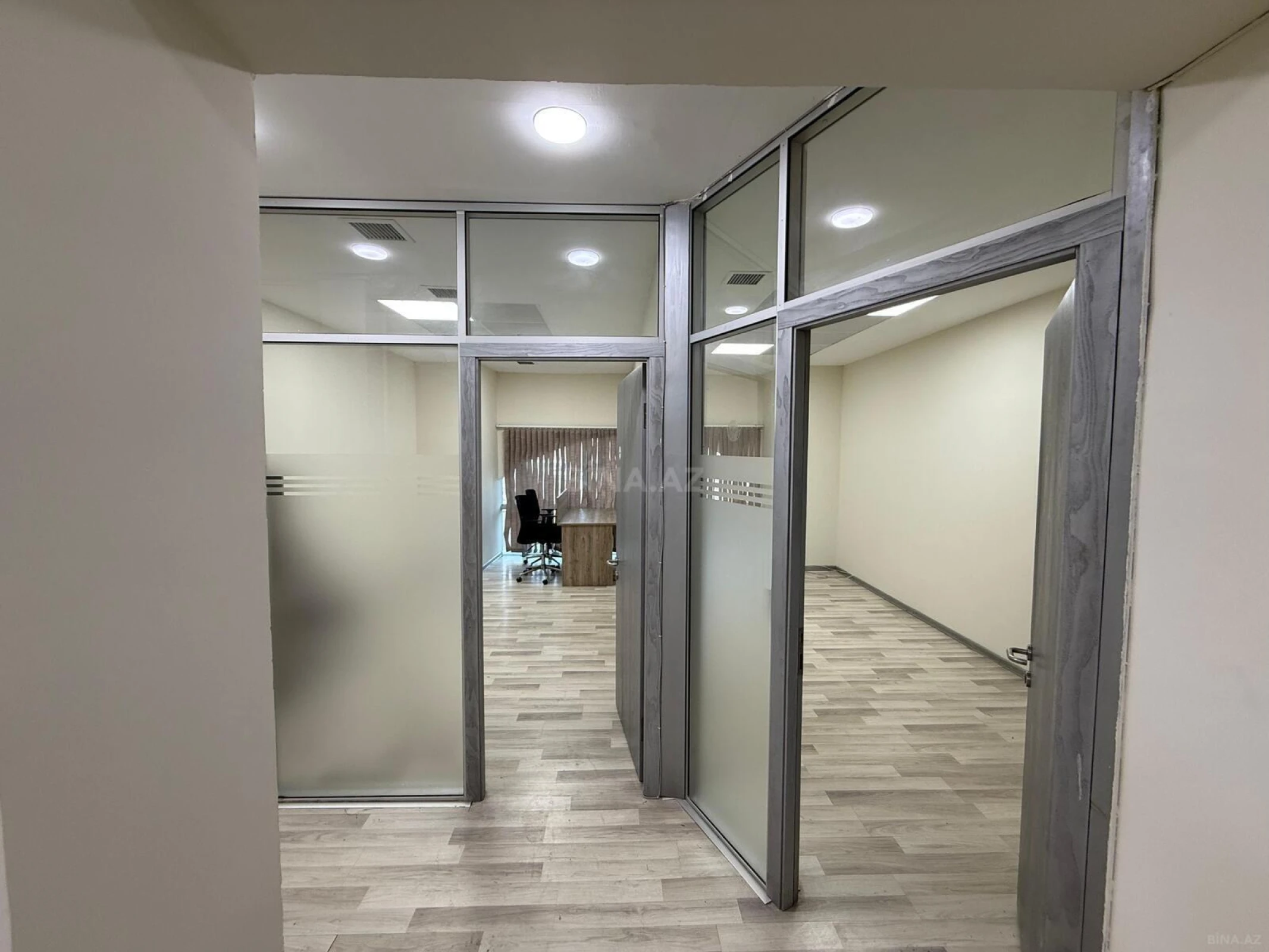 Kirayə verilir 4 otaqlı ofis 115 m²