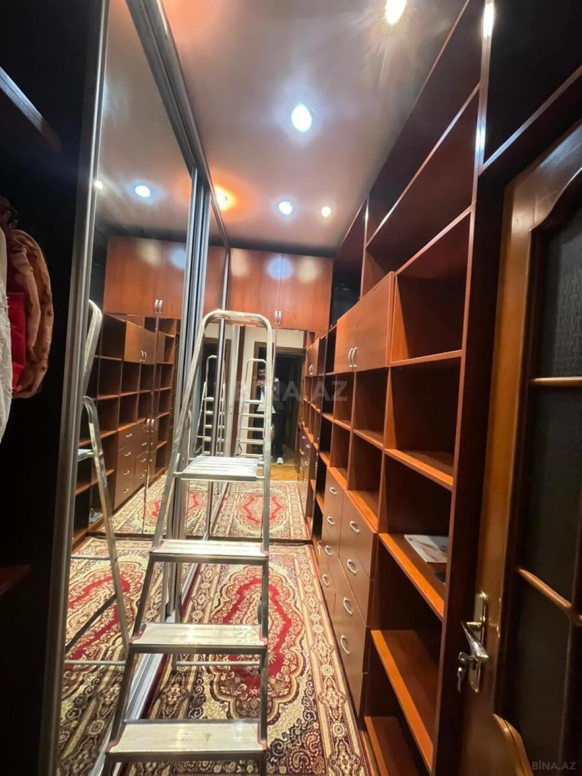 Kirayə verilir 4 otaqlı mənzil 200 m²