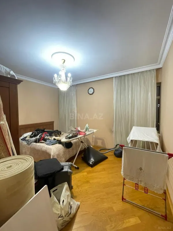 Kirayə verilir 4 otaqlı mənzil 200 m²