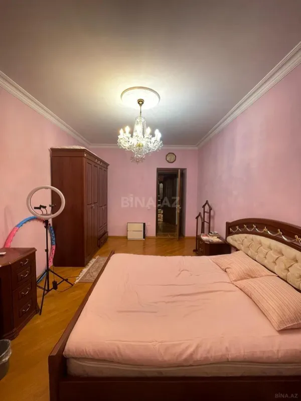 Kirayə verilir 4 otaqlı mənzil 200 m²