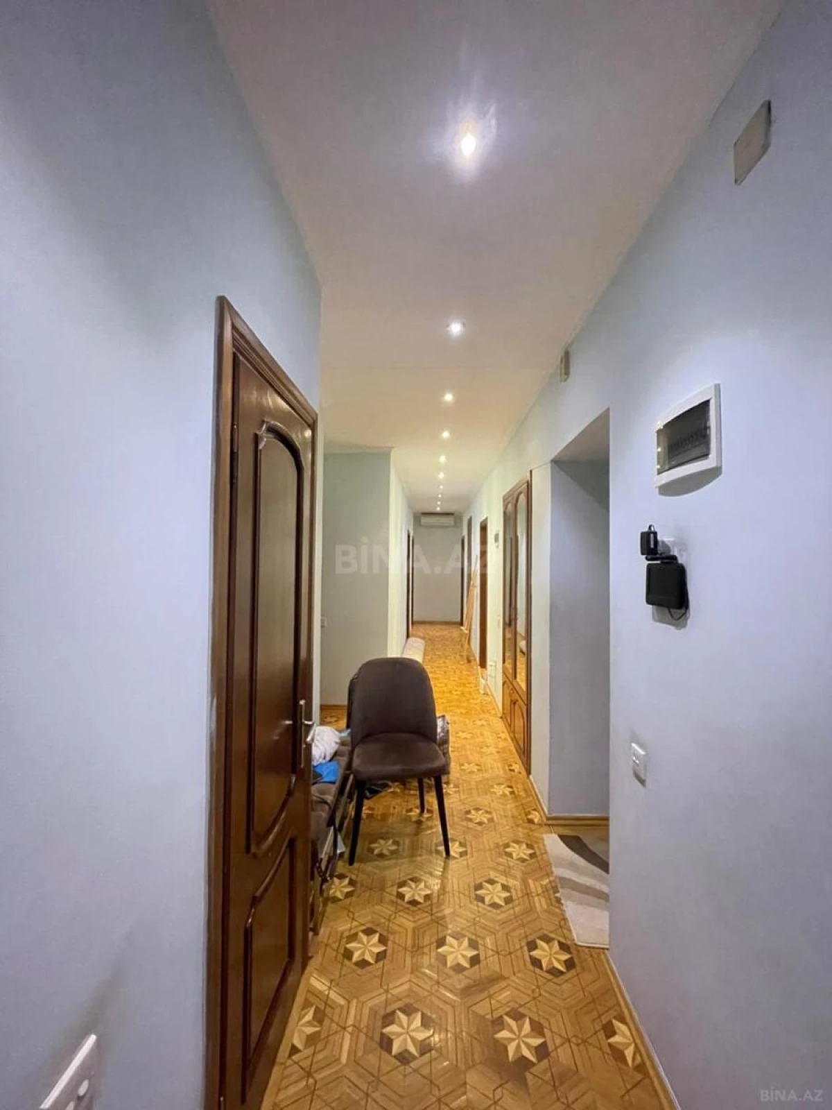 Kirayə verilir 4 otaqlı mənzil 200 m²
