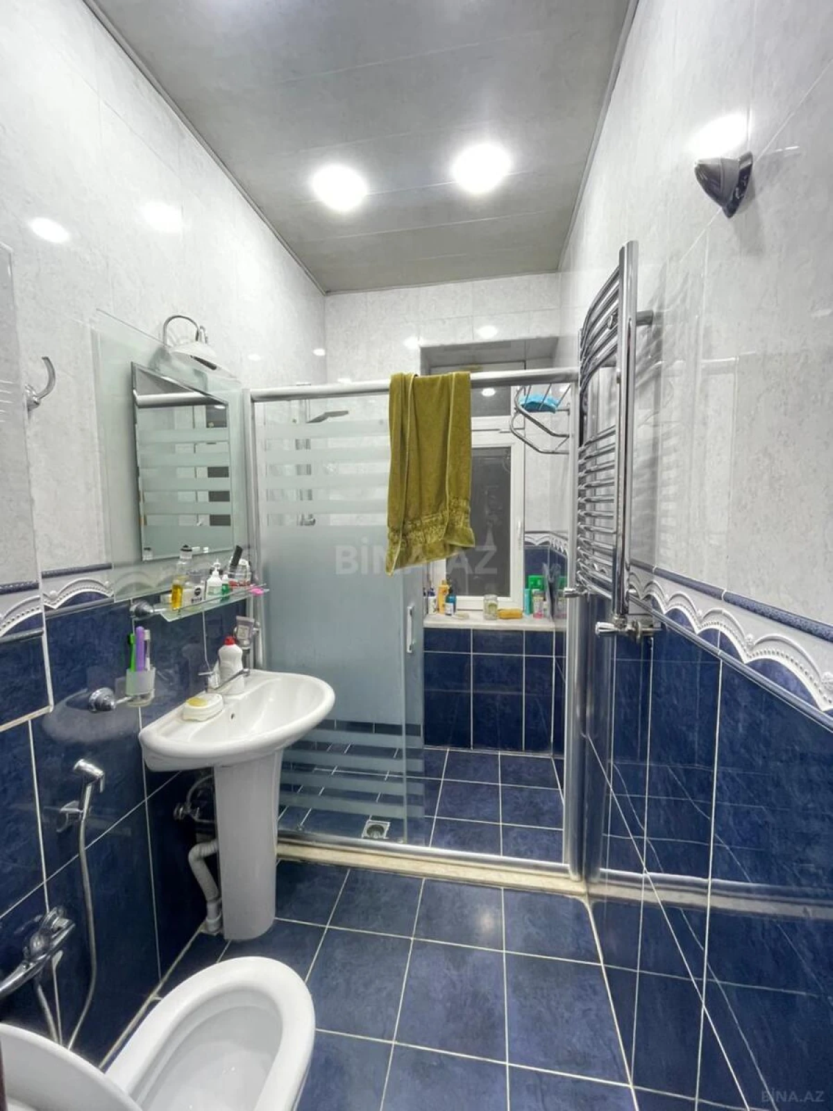 Kirayə verilir 4 otaqlı mənzil 200 m²