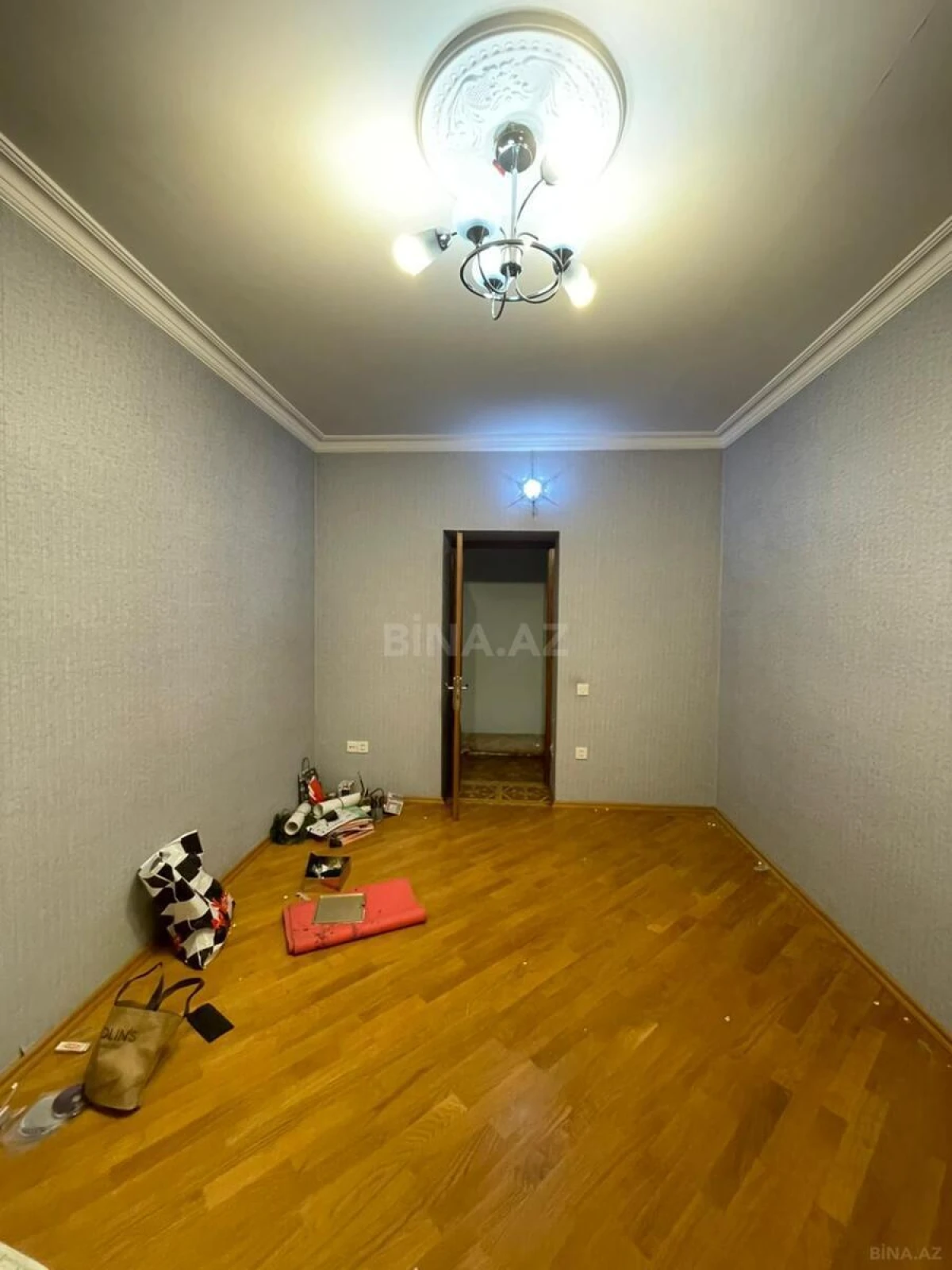 Kirayə verilir 4 otaqlı mənzil 200 m²