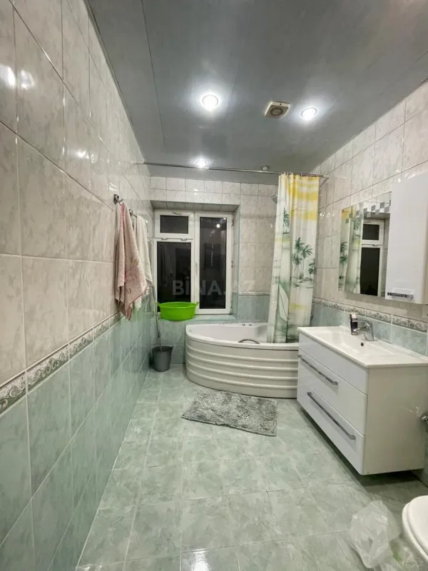 Kirayə verilir 4 otaqlı mənzil 200 m²