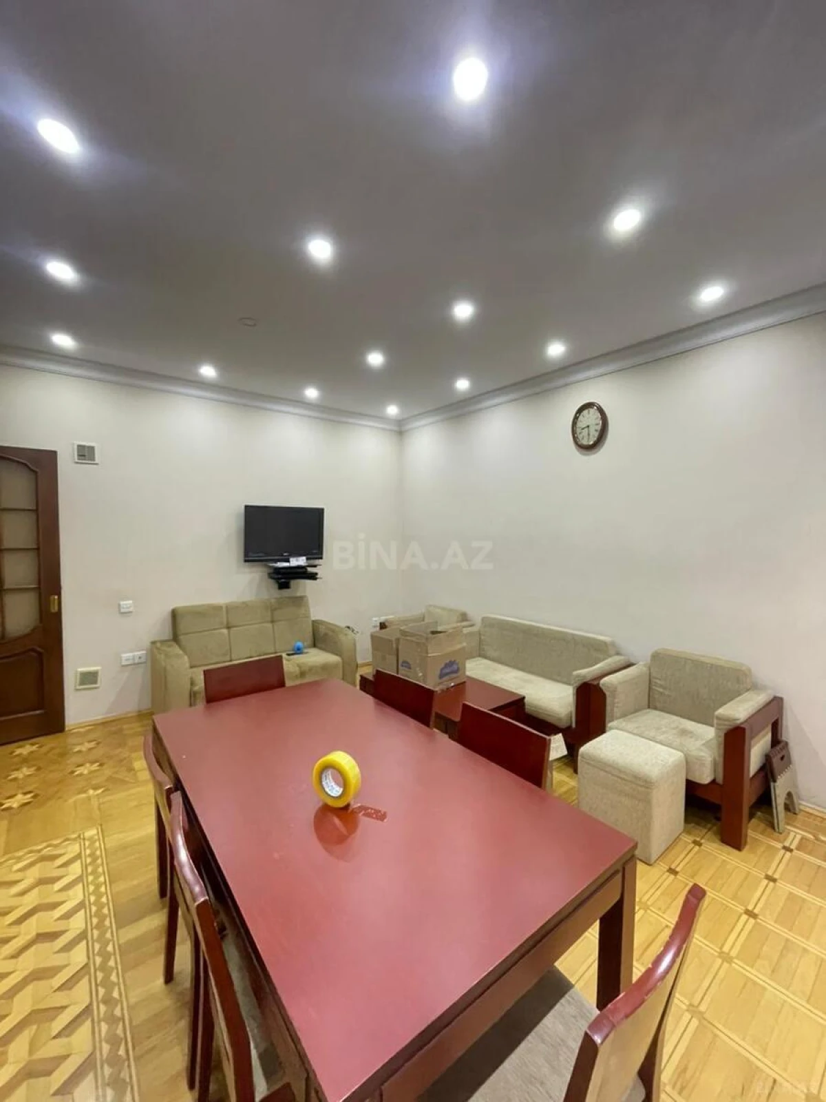 Kirayə verilir 4 otaqlı mənzil 200 m²