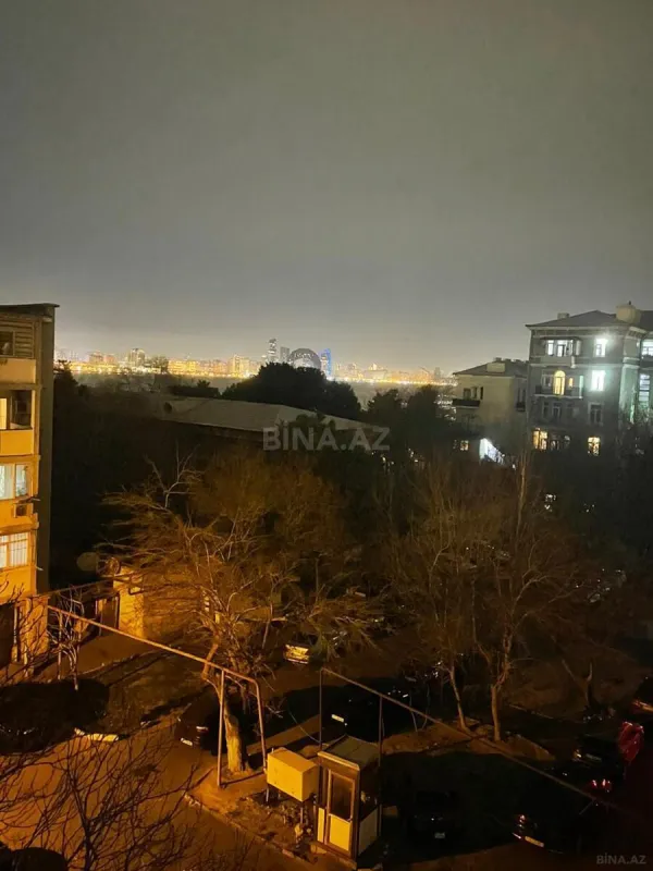 Kirayə verilir 4 otaqlı mənzil 200 m²