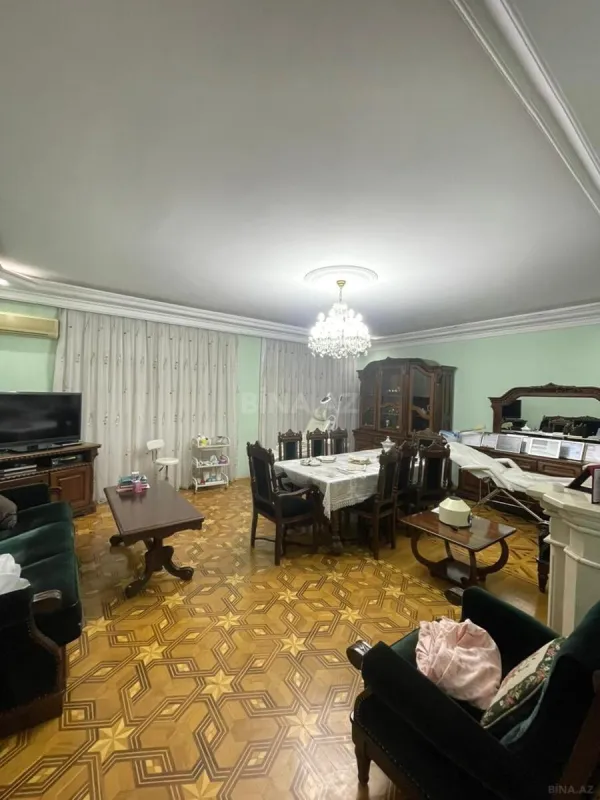 Kirayə verilir 4 otaqlı mənzil 200 m²