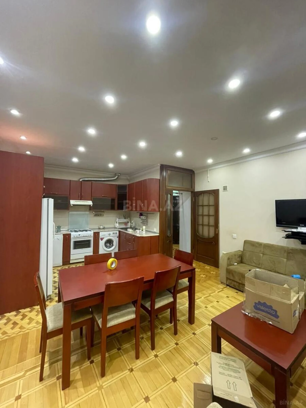 Kirayə verilir 4 otaqlı mənzil 200 m²