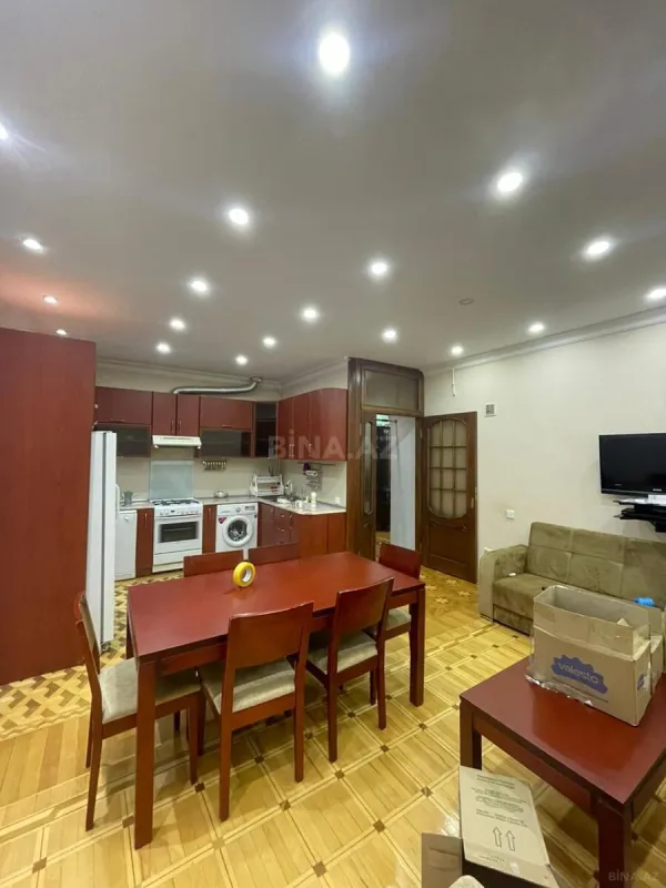 Kirayə verilir 4 otaqlı mənzil 200 m²