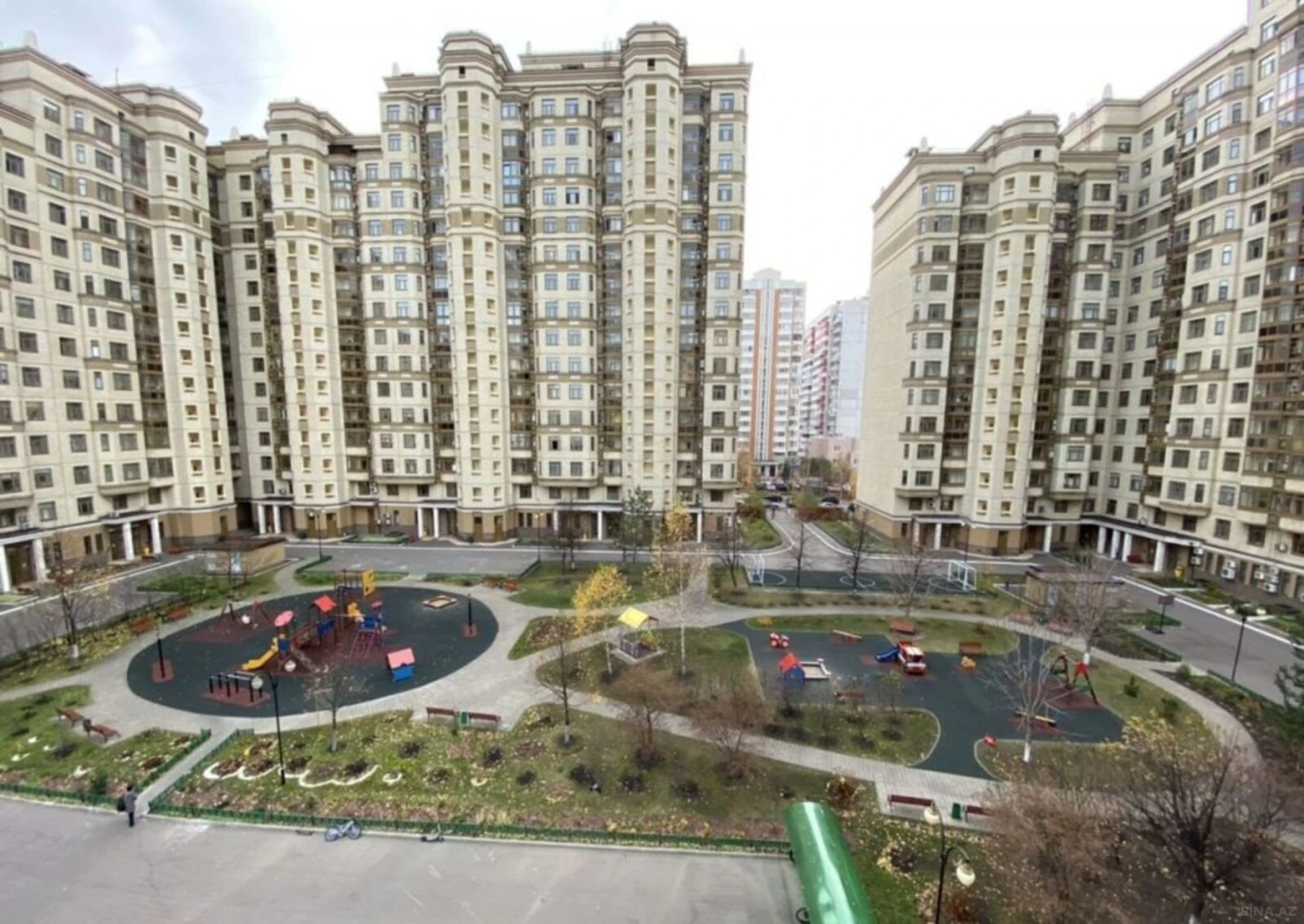 Satılır 4 otaqlı mənzil 171 m²