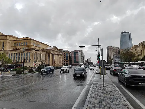 Satılır 4 otaqlı mənzil 171 m²