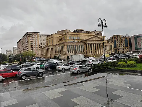 Satılır 4 otaqlı mənzil 171 m²