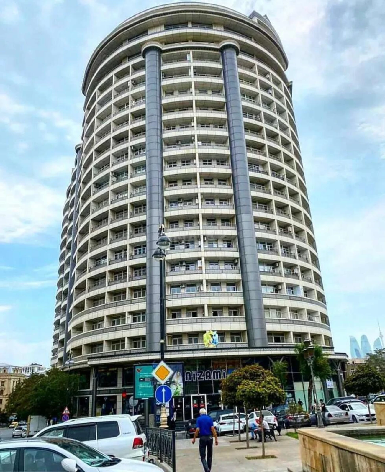 Satılır 3 otaqlı mənzil 125 m²