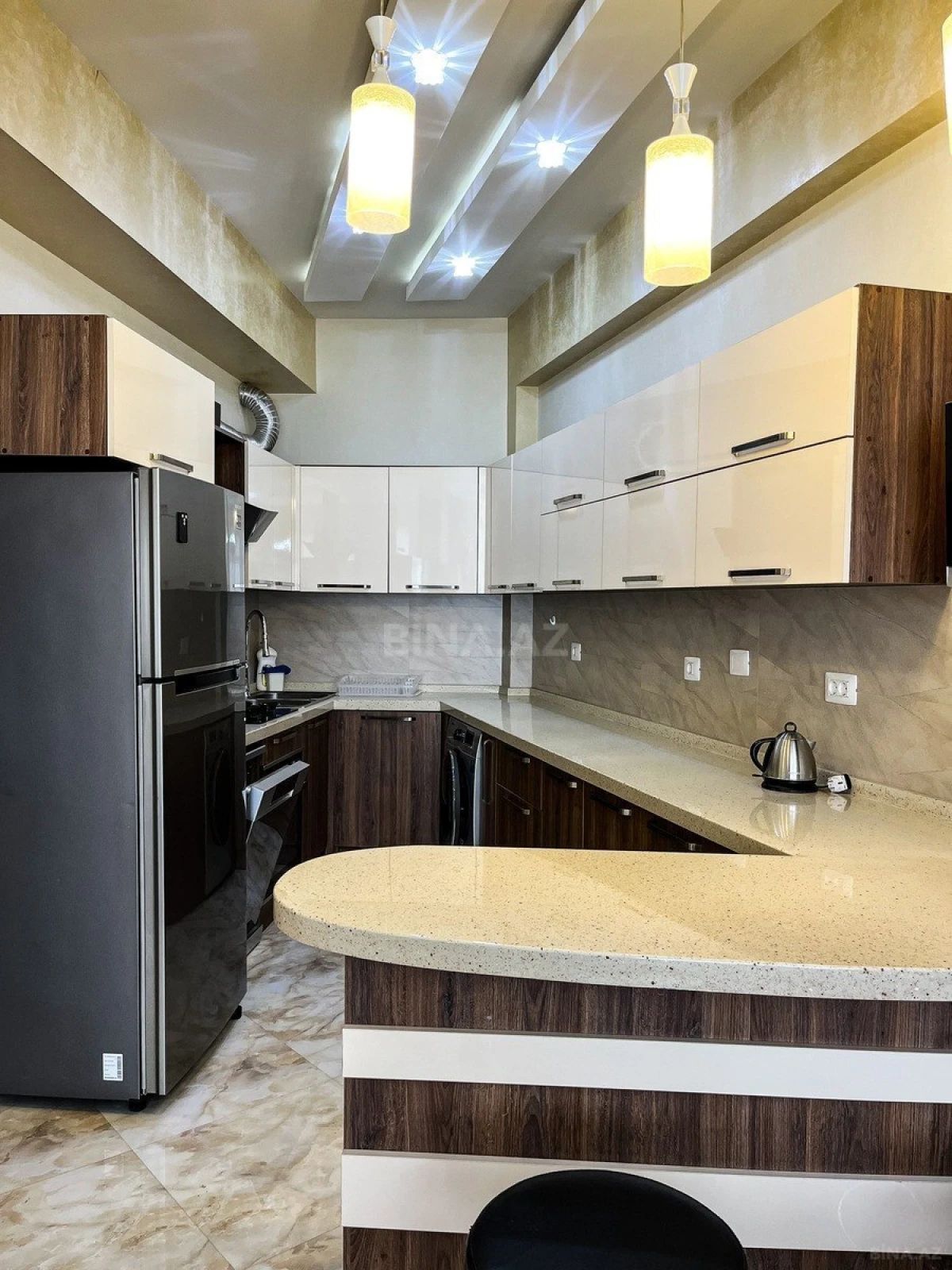 Satılır 3 otaqlı mənzil 125 m²