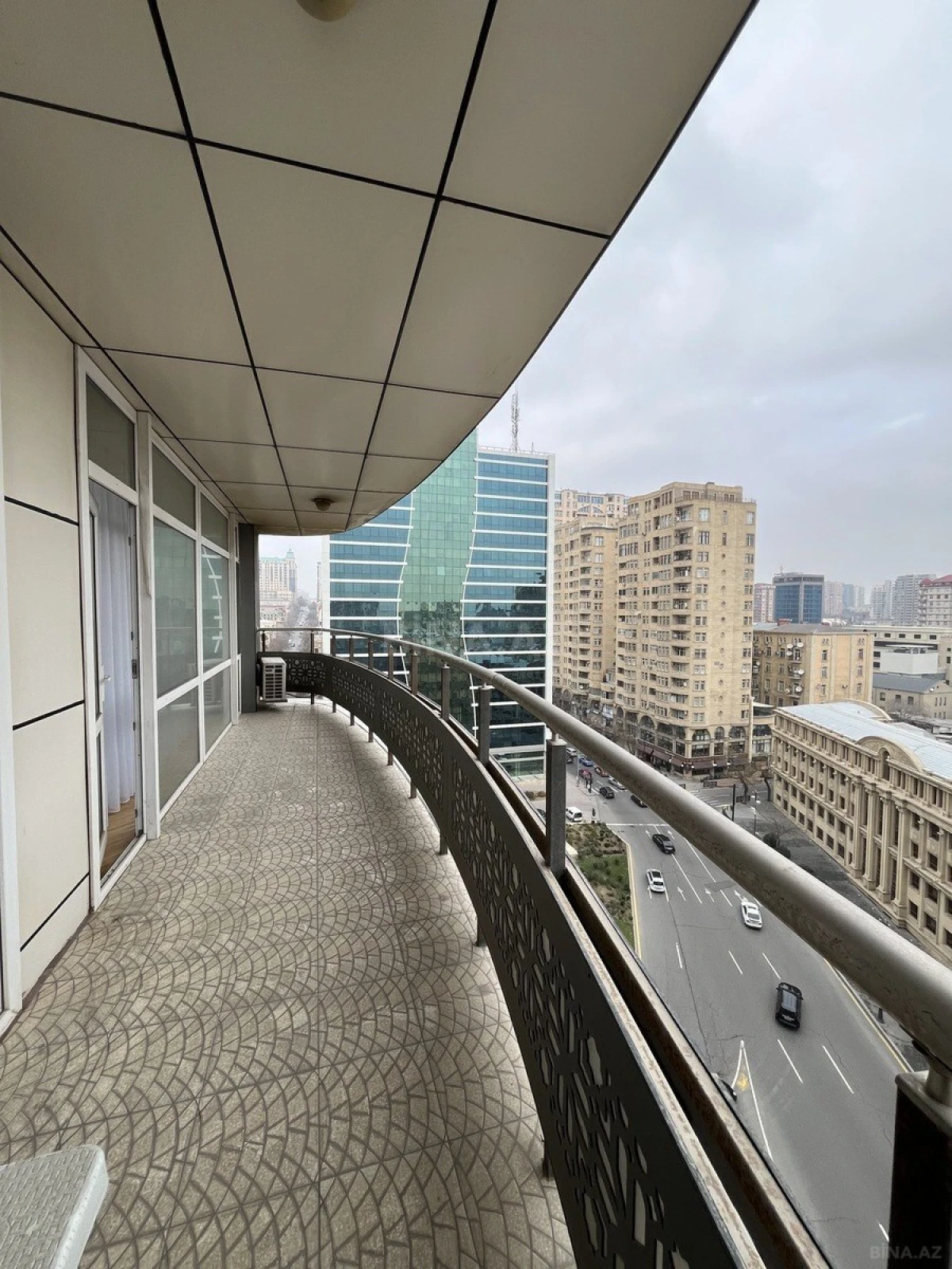 Satılır 3 otaqlı mənzil 125 m²