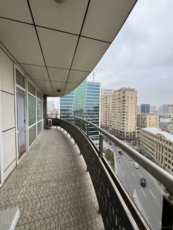 Satılır 3 otaqlı mənzil 125 m²