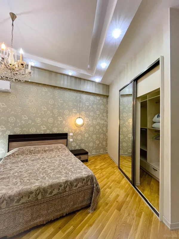 Satılır 3 otaqlı mənzil 125 m²