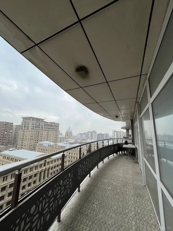 Satılır 3 otaqlı mənzil 125 m²