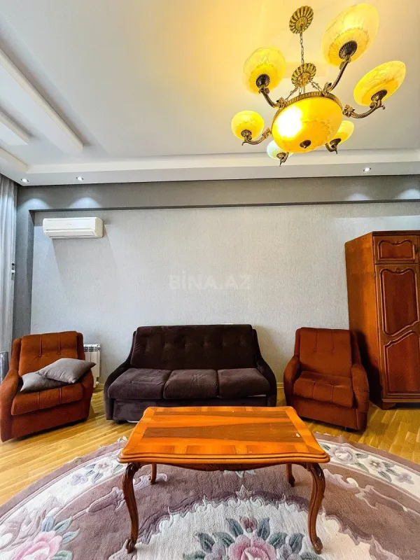 Satılır 3 otaqlı mənzil 125 m²