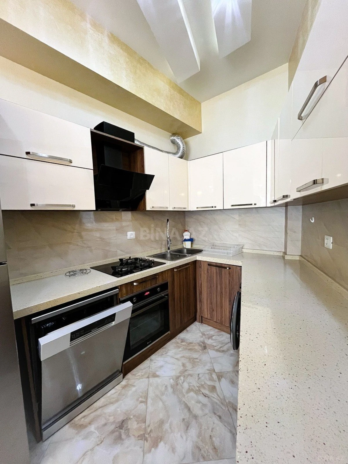 Satılır 3 otaqlı mənzil 125 m²