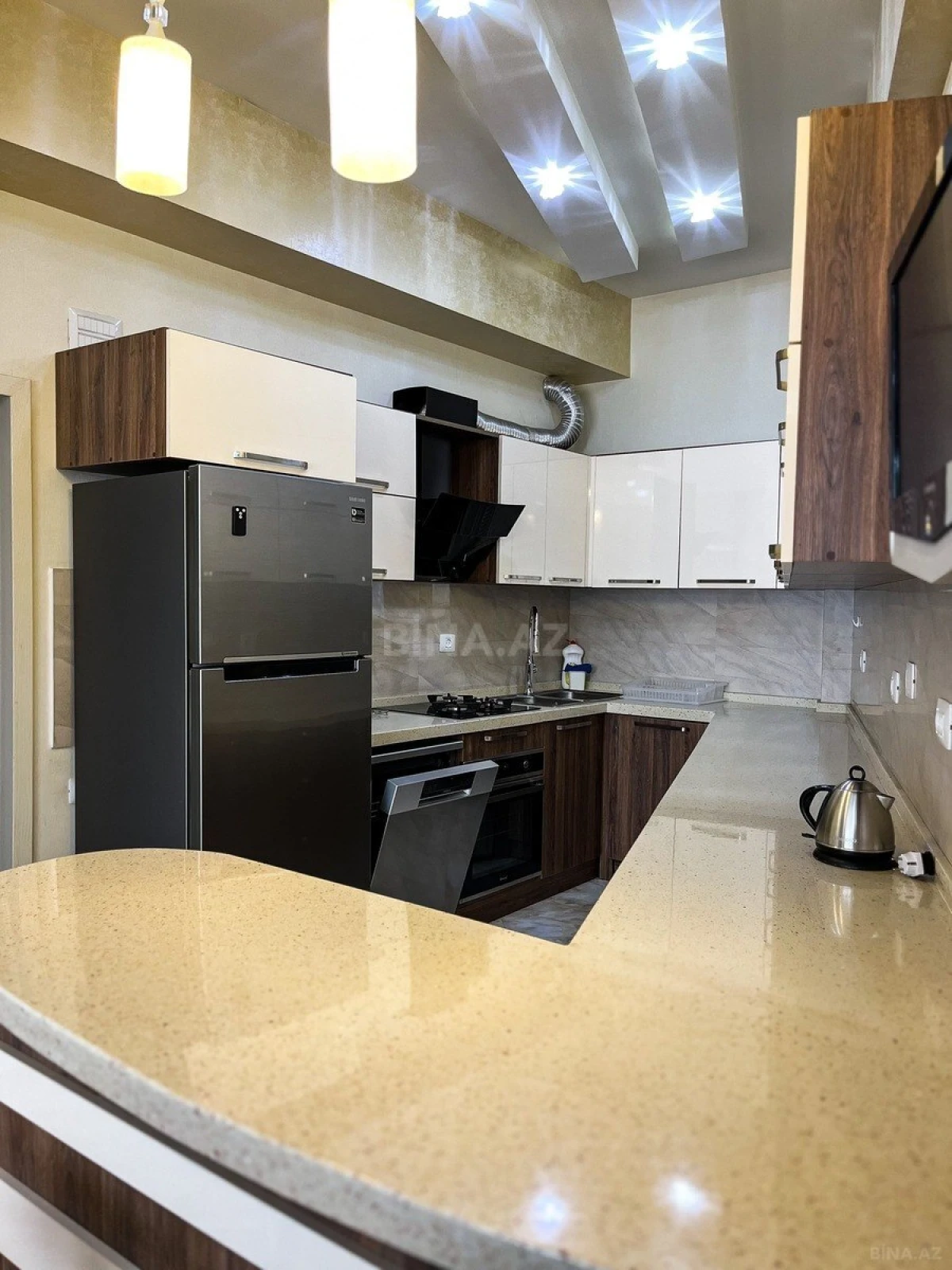 Satılır 3 otaqlı mənzil 125 m²