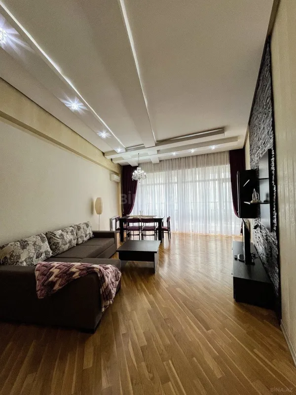Satılır 3 otaqlı mənzil 125 m²
