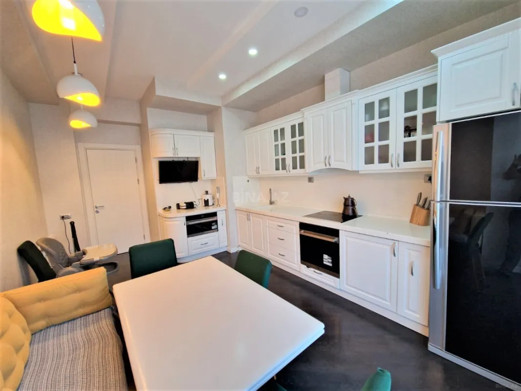 Kirayə verilir 3 otaqlı mənzil 150 m²