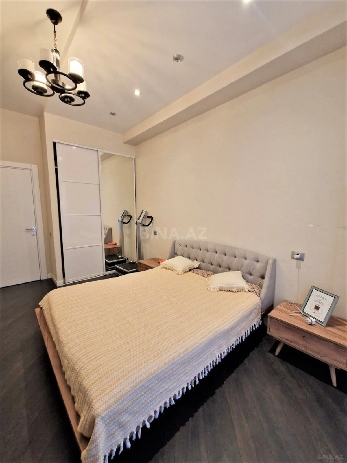 Kirayə verilir 3 otaqlı mənzil 150 m²
