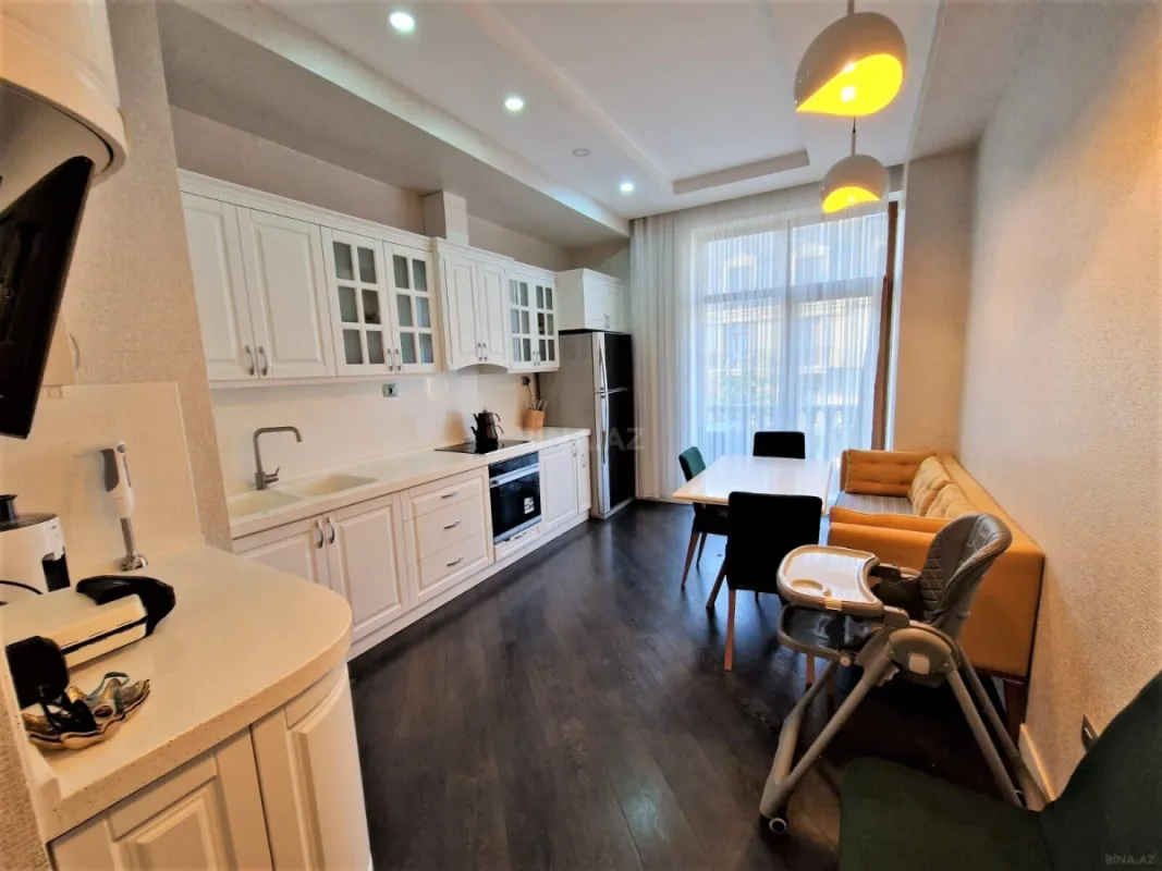 Kirayə verilir 3 otaqlı mənzil 150 m²