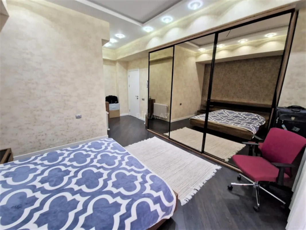 Kirayə verilir 3 otaqlı mənzil 150 m²