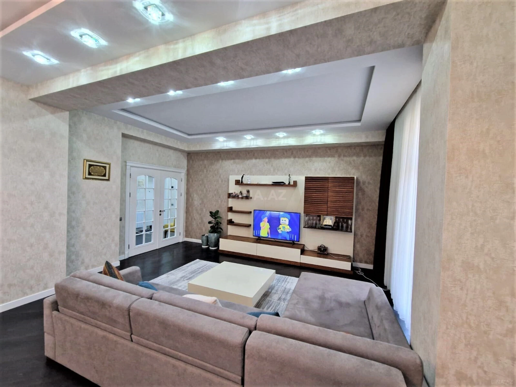 Kirayə verilir 3 otaqlı mənzil 150 m²
