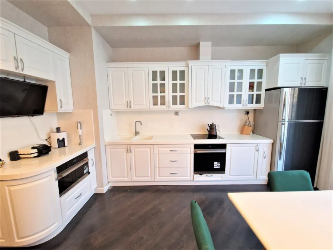 Kirayə verilir 3 otaqlı mənzil 150 m²