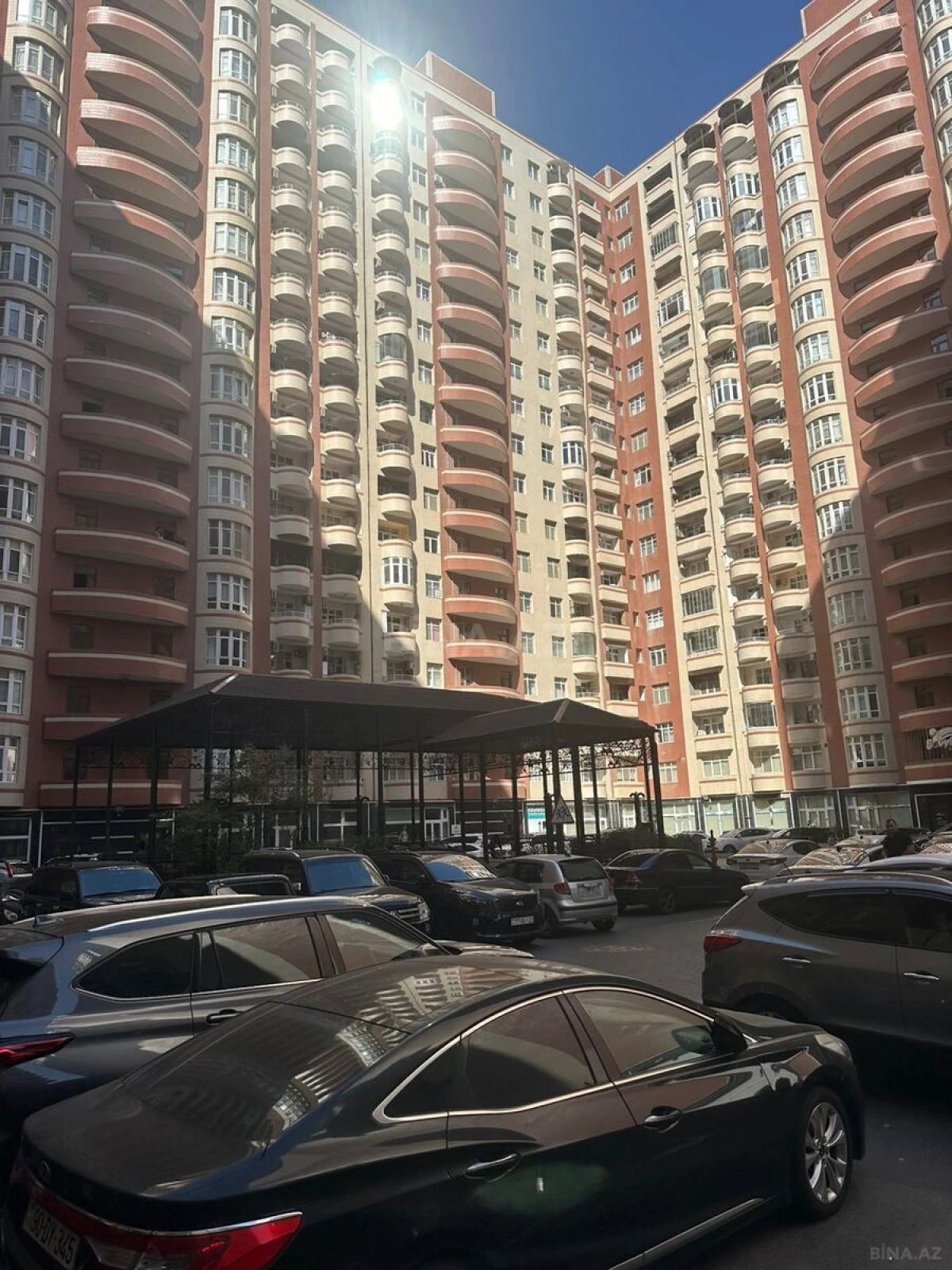Satılır 3 otaqlı mənzil 137 m²