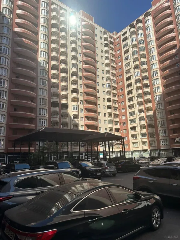 Satılır 3 otaqlı mənzil 137 m²