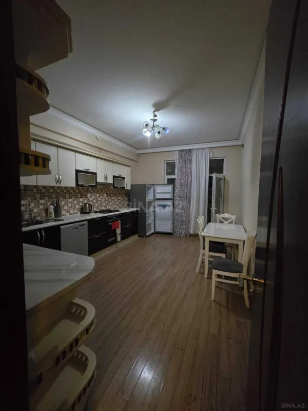 Satılır 3 otaqlı mənzil 137 m²