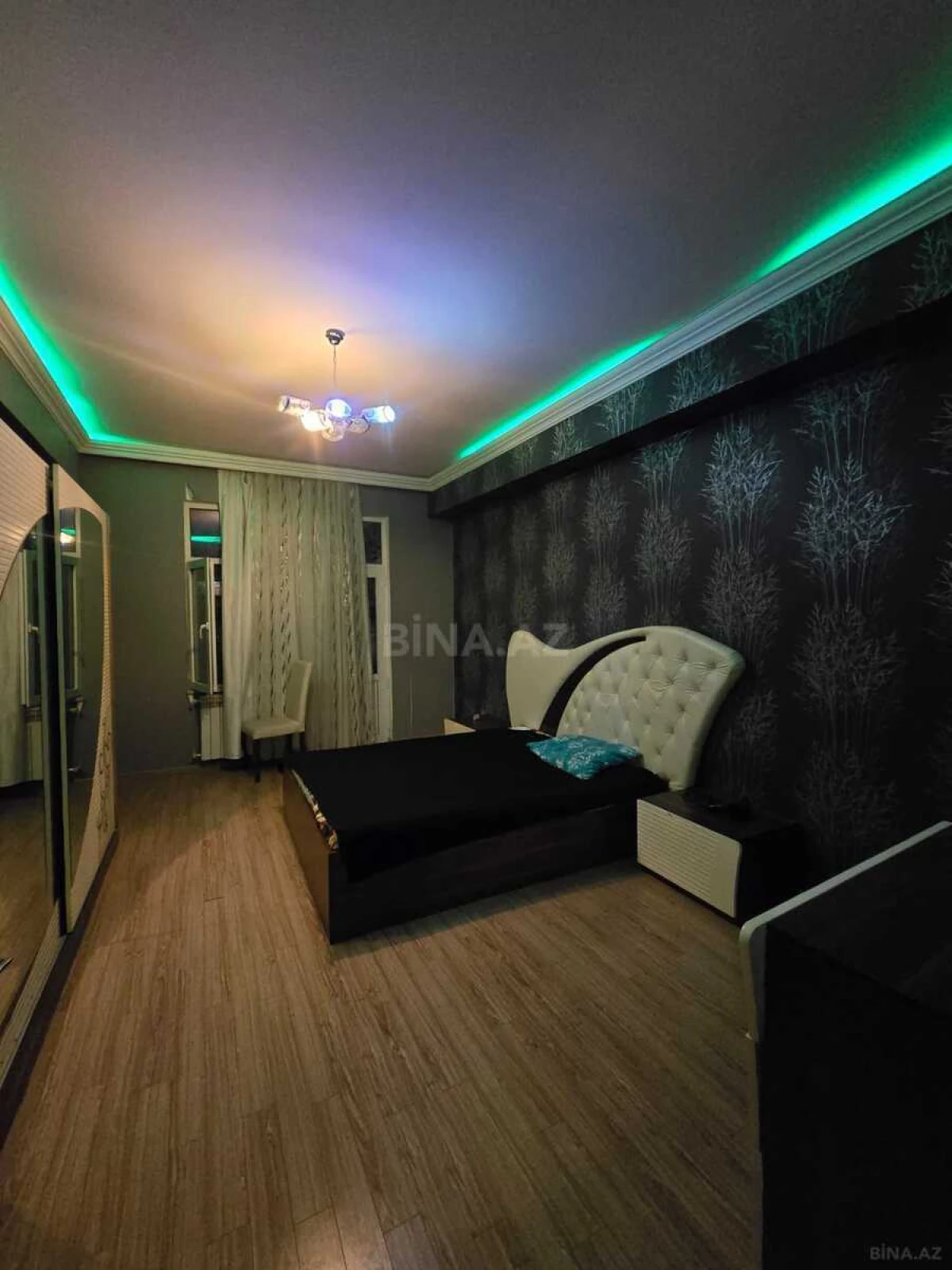 Satılır 3 otaqlı mənzil 137 m²