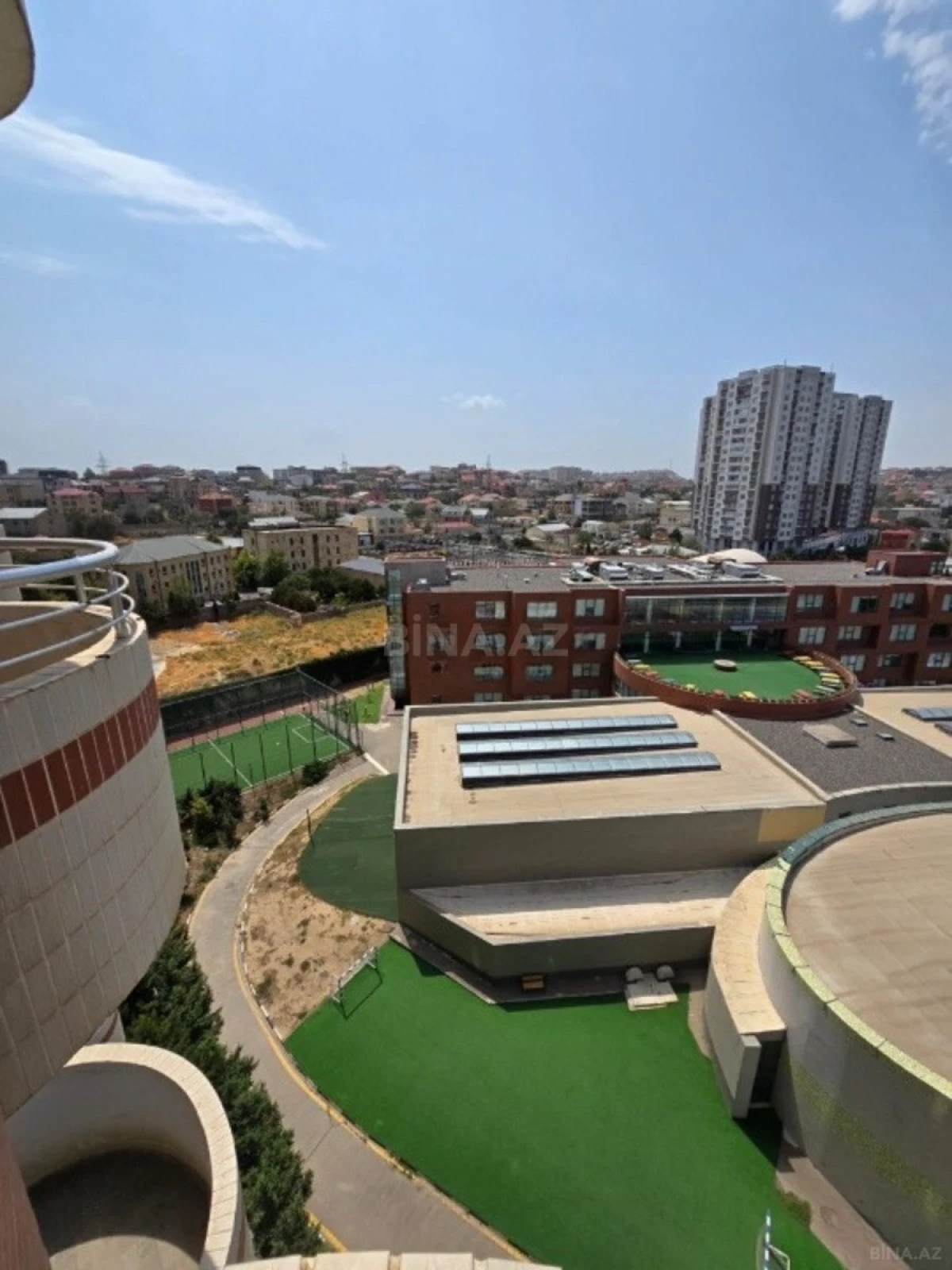 Satılır 3 otaqlı mənzil 137 m²