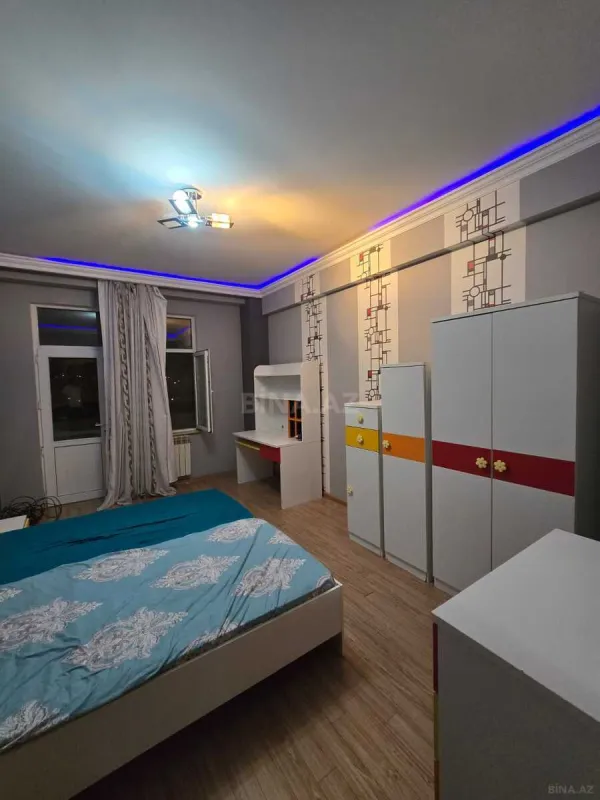 Satılır 3 otaqlı mənzil 137 m²