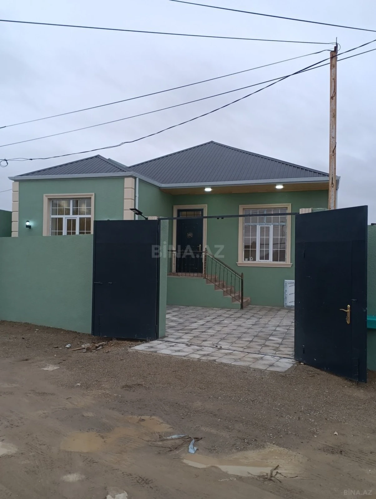 Satılır 4 otaqlı həyət evi 115 m²