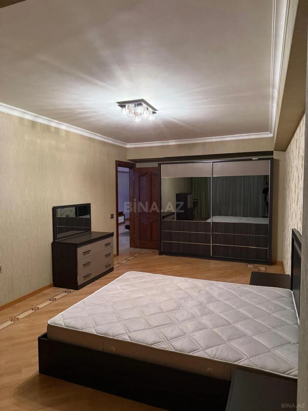 Kirayə verilir 3 otaqlı mənzil 120 m²