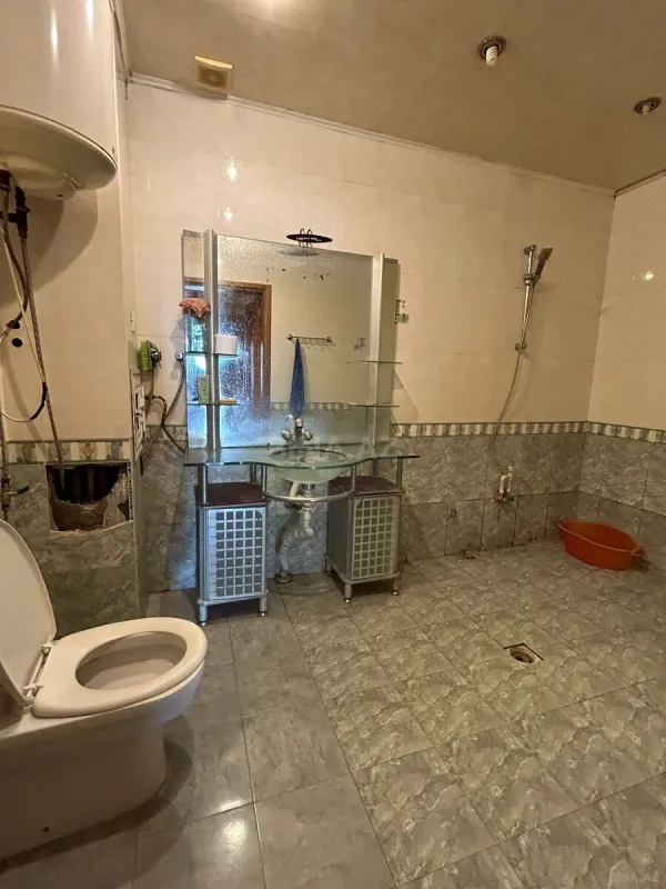 Satılır 4 otaqlı mənzil 160 m²