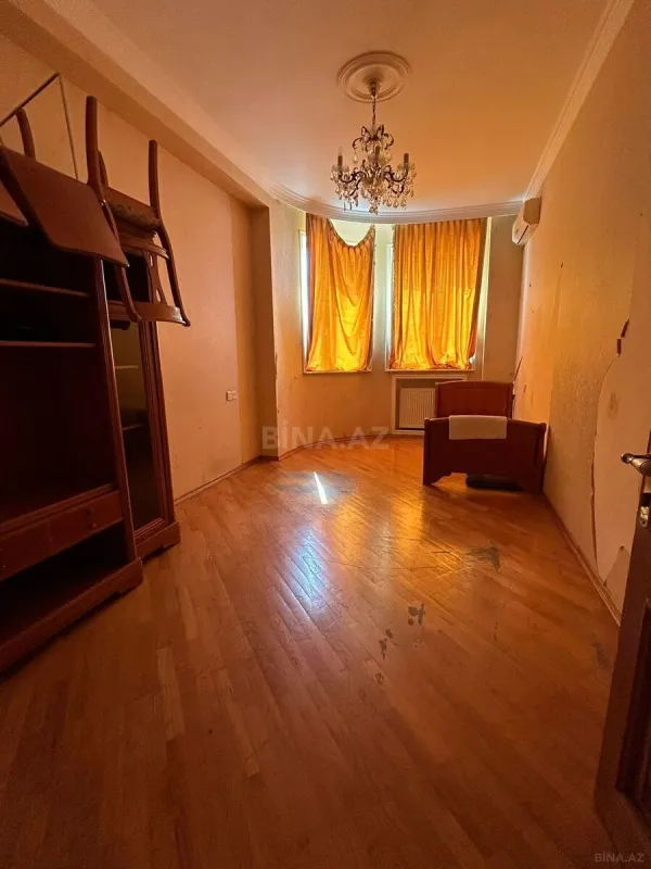 Satılır 4 otaqlı mənzil 160 m²