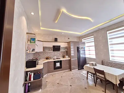 Satılır 7 otaqlı həyət evi 300 m²