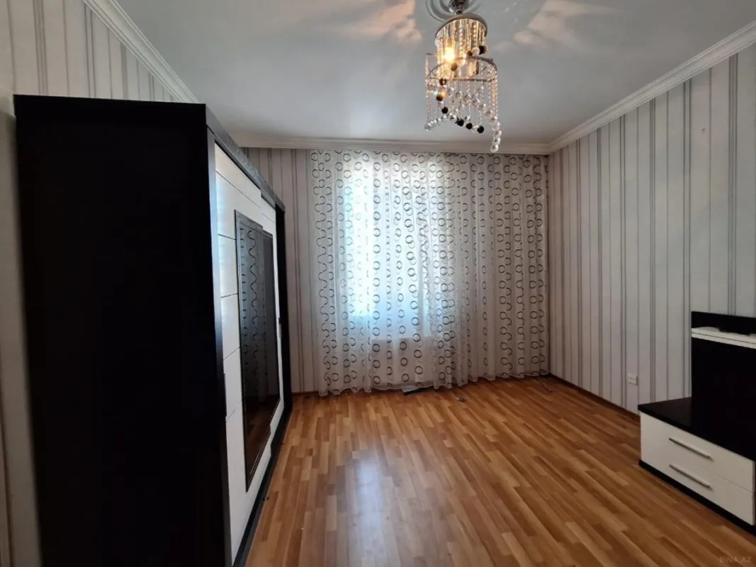 Satılır 7 otaqlı həyət evi 300 m²