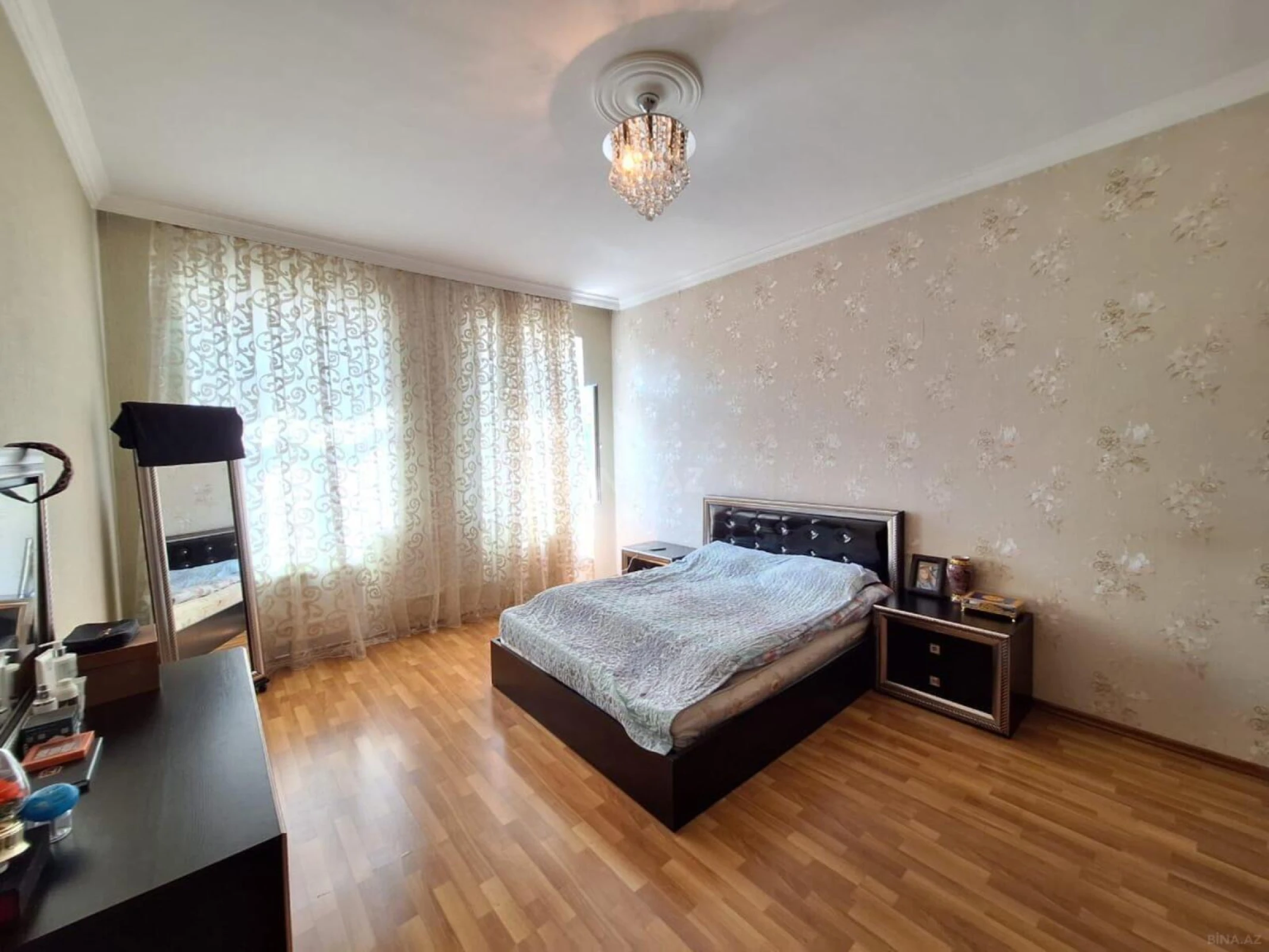 Satılır 7 otaqlı həyət evi 300 m²