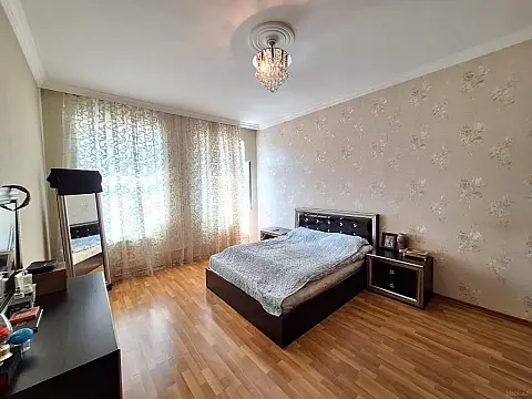 Satılır 7 otaqlı həyət evi 300 m²